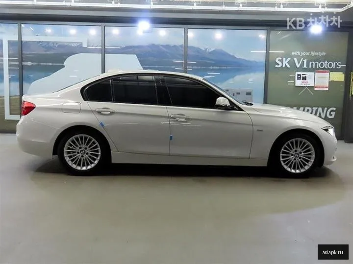 BMW 3-Series 2