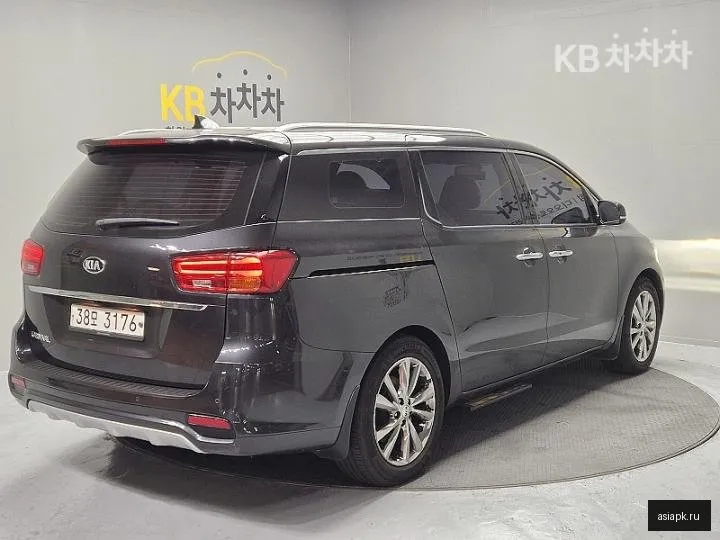 Kia Carnival 4