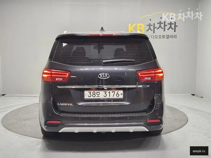 Kia Carnival 5