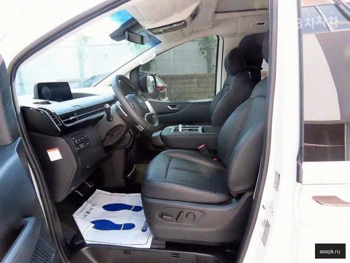 Hyundai Staria 6