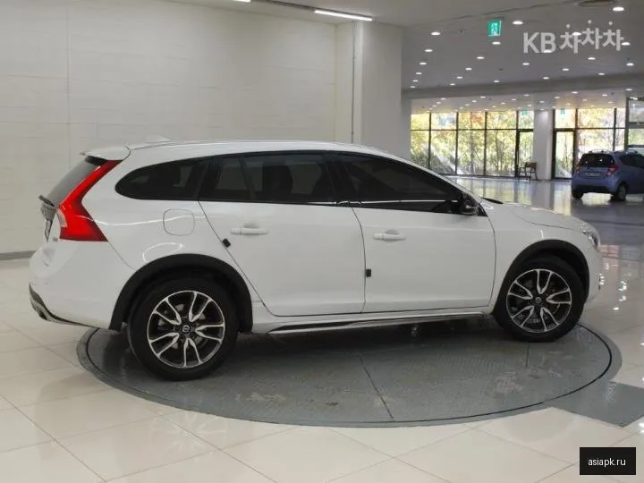 Volvo V60 4