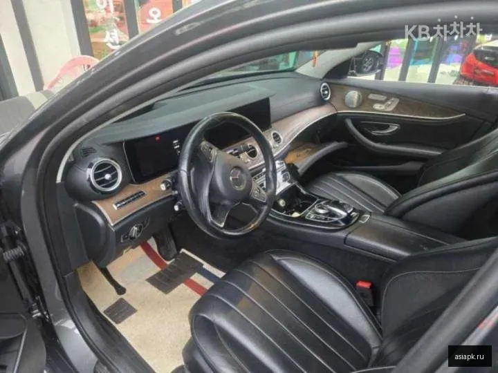 Mercedes-Benz E-Class 3
