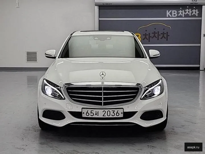 Mercedes-Benz C-Class 2