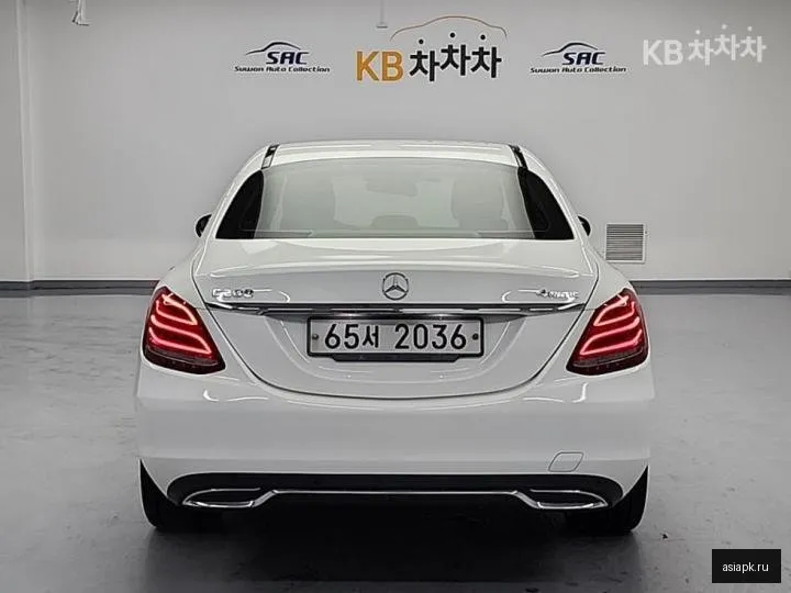 Mercedes-Benz C-Class 3