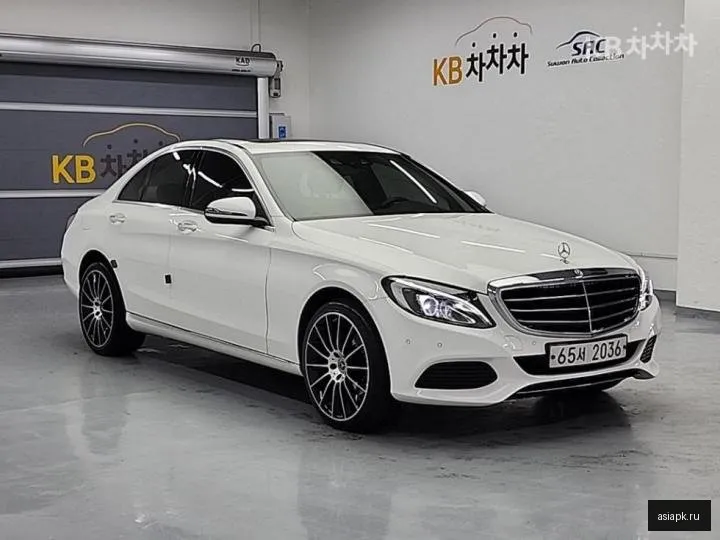 Mercedes-Benz C-Class 4