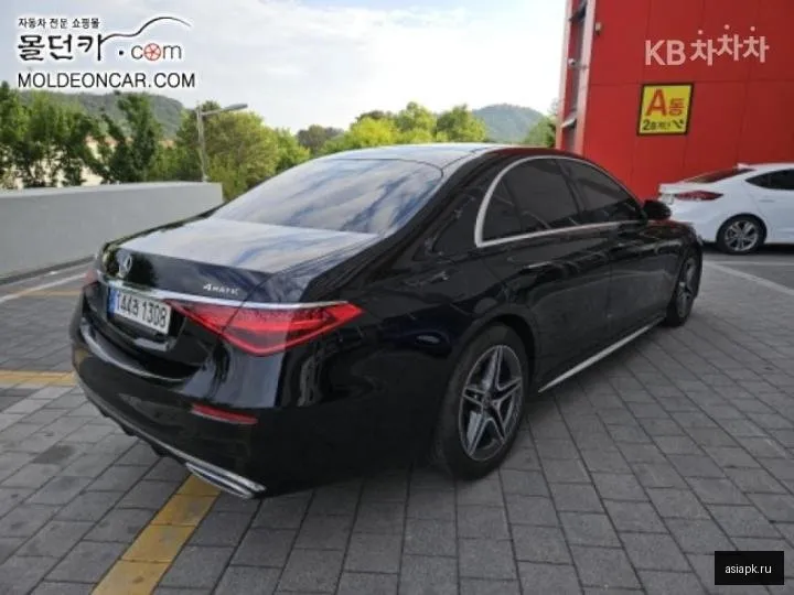 Mercedes-Benz S-Class 4