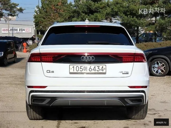 Audi Q8 4