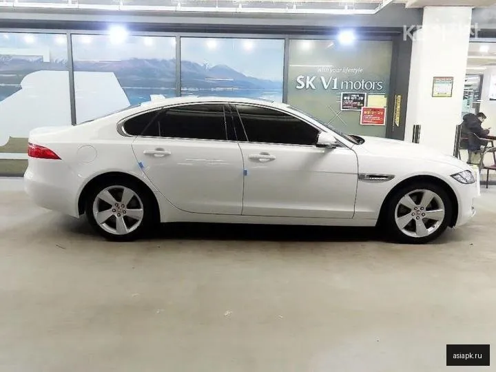Jaguar XF 3