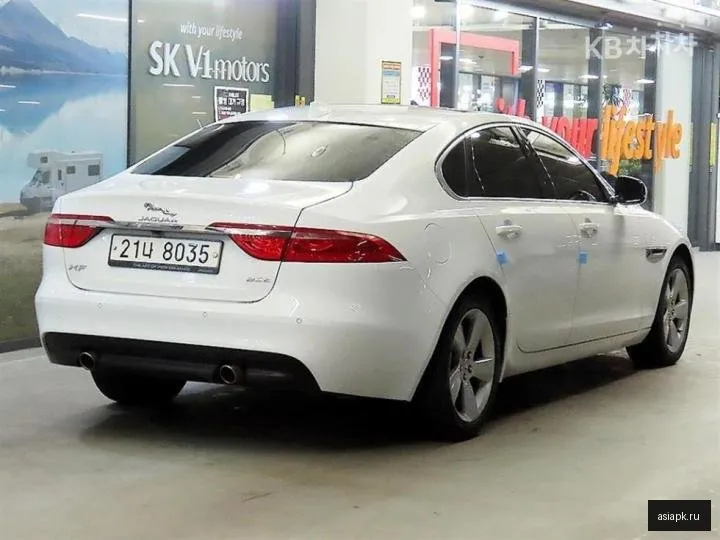 Jaguar XF 4