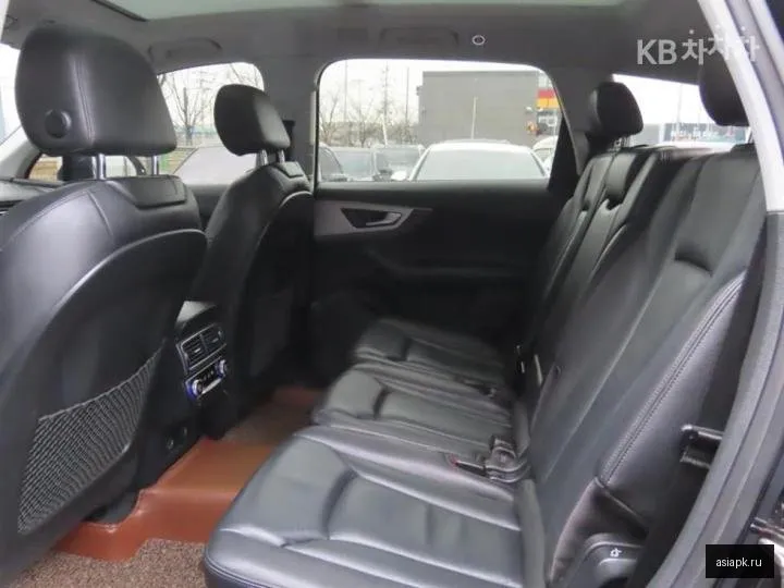 Audi Q7 6