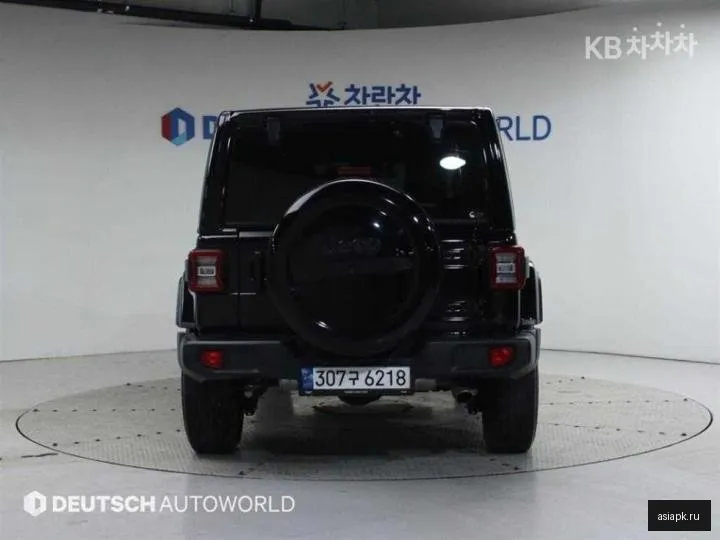 Jeep Wrangler 4