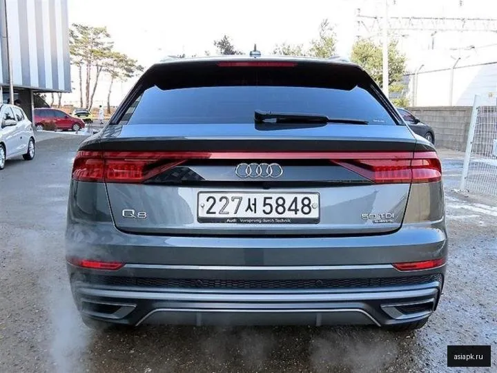 Audi Q8 4