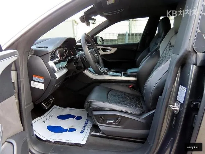 Audi Q8 5