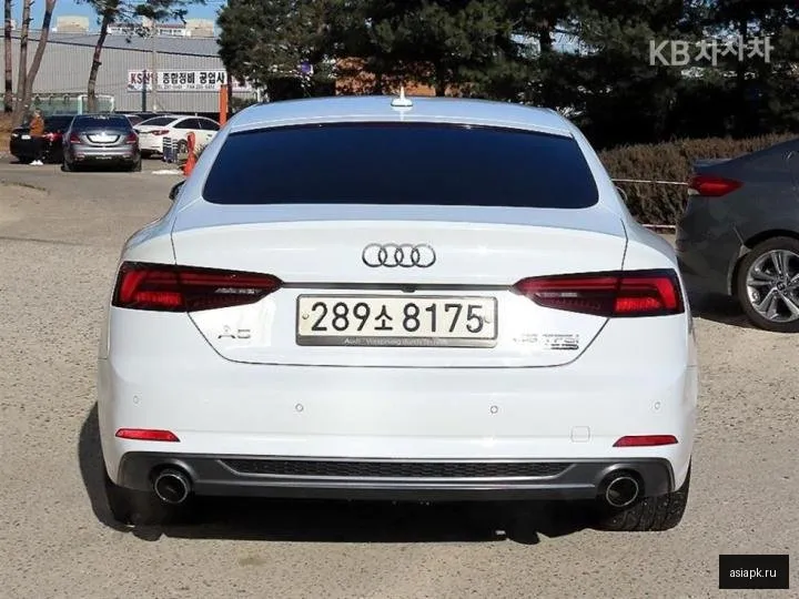Audi A5 4