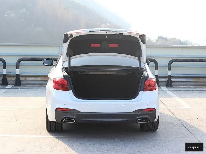 BMW 5-Series 4