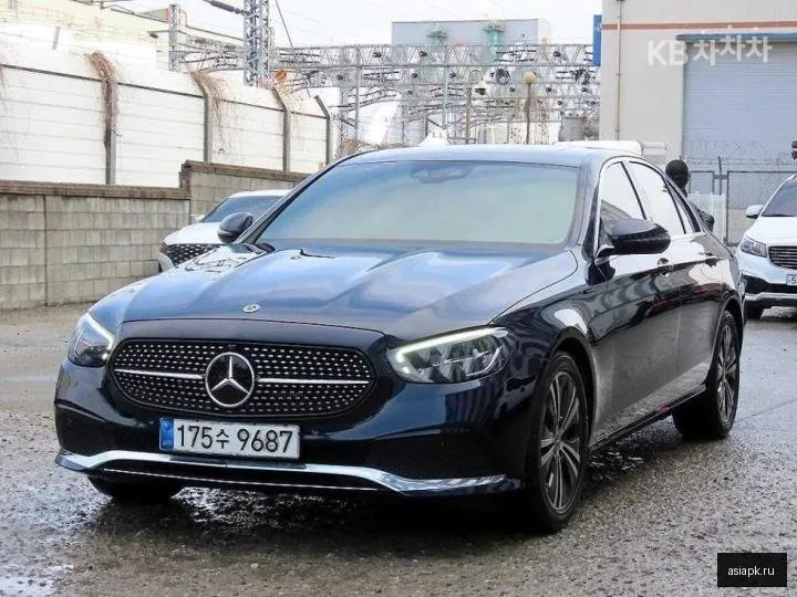 Mercedes-Benz E-Class 2