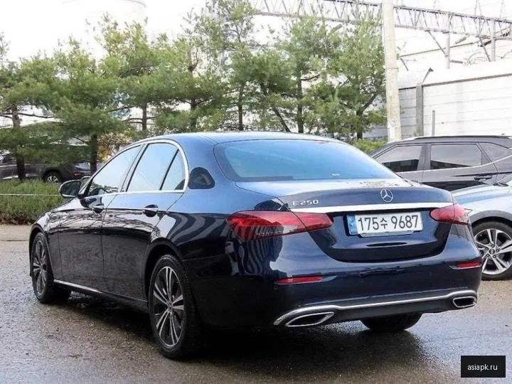 Mercedes-Benz E-Class 3