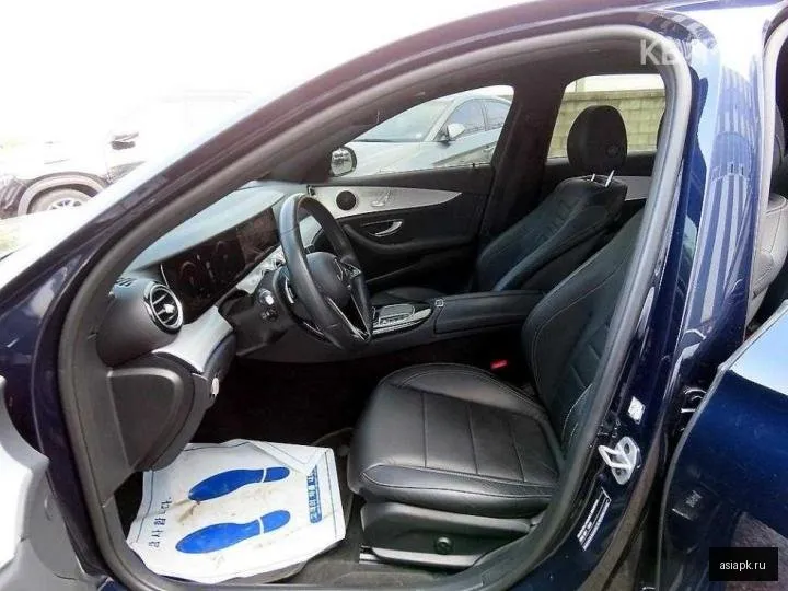 Mercedes-Benz E-Class 5