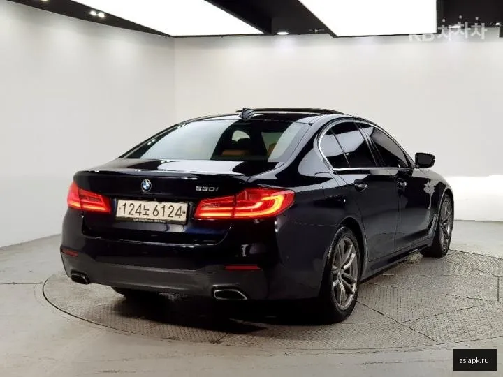 BMW 5-Series 4