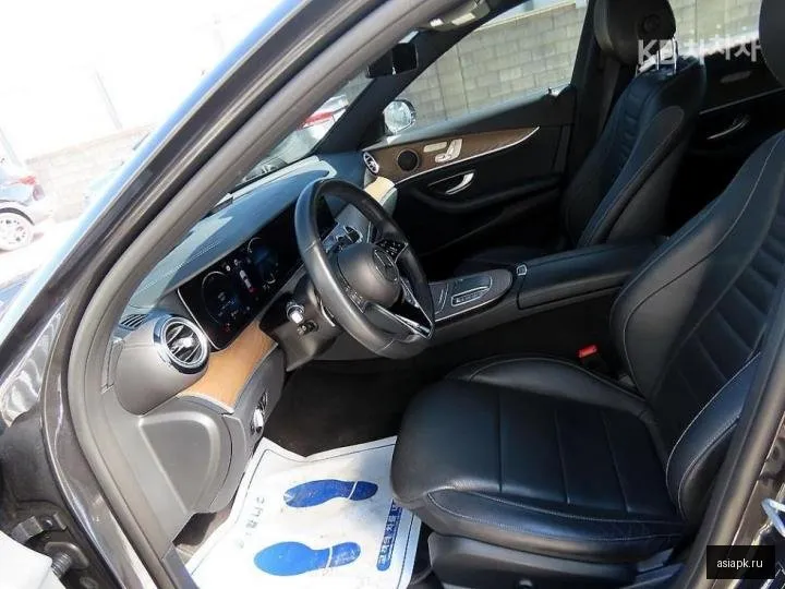 Mercedes-Benz E-Class 5