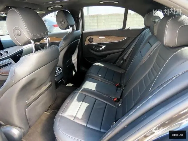 Mercedes-Benz E-Class 6