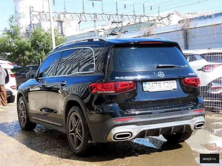Mercedes-Benz GLB-Class 3