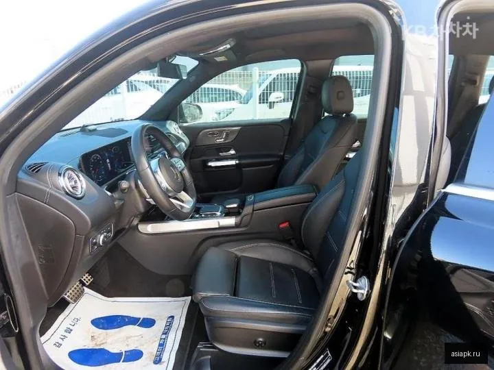 Mercedes-Benz GLB-Class 5