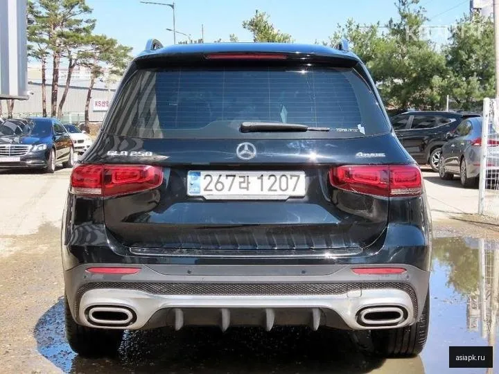 Mercedes-Benz GLB-Class 4