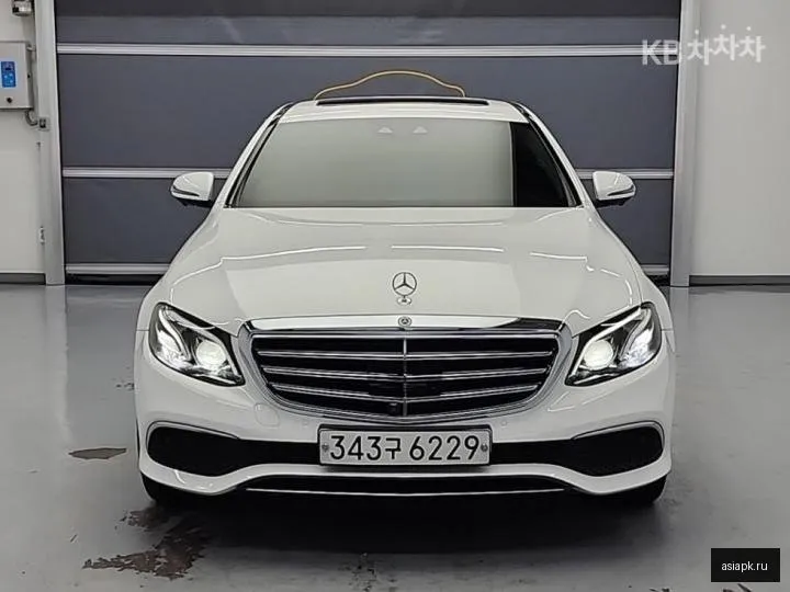 Mercedes-Benz E-Class 2