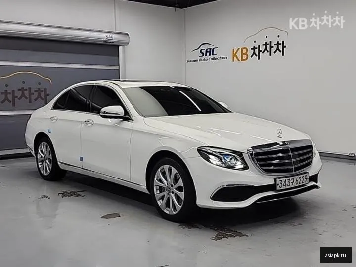 Mercedes-Benz E-Class 4