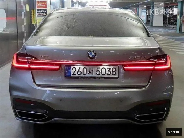 BMW 7-Series 5