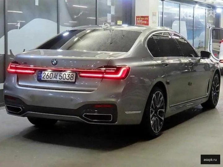 BMW 7-Series 4