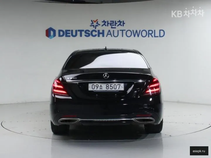 Mercedes-Benz S-Class 4
