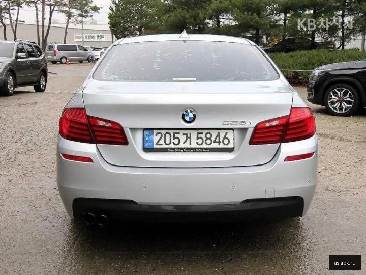 BMW 5-Series 4
