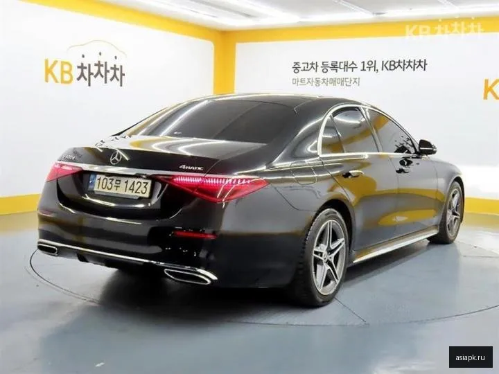 Mercedes-Benz S-Class 4
