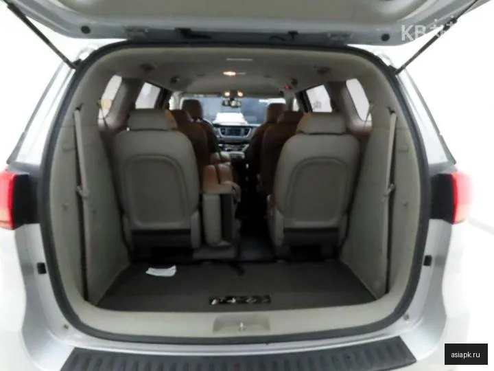 Kia Carnival 5