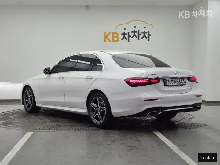 Mercedes-Benz E-Class 3