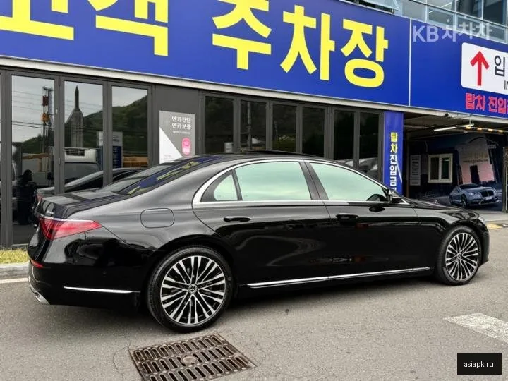 Mercedes-Benz S-Class 4
