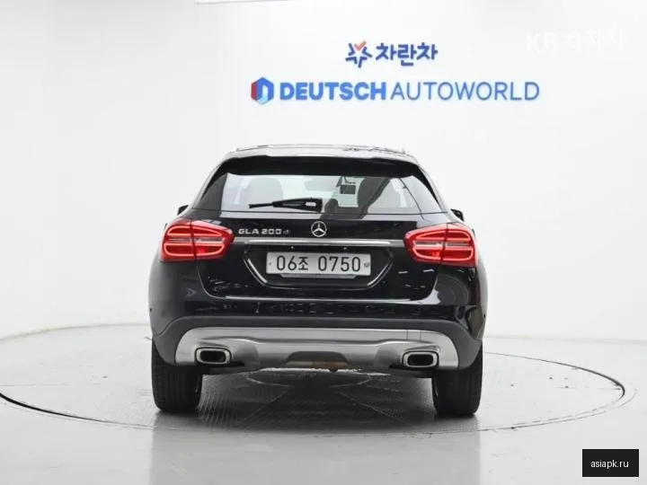 Mercedes-Benz GLA-Class 4