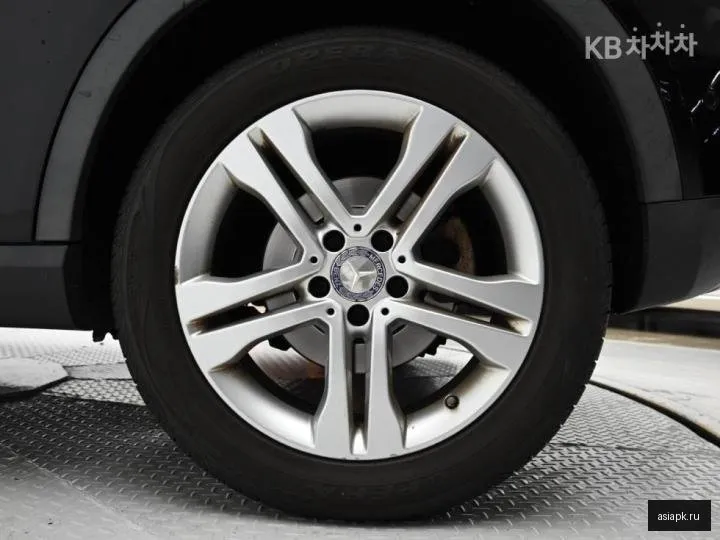 Mercedes-Benz GLA-Class 5