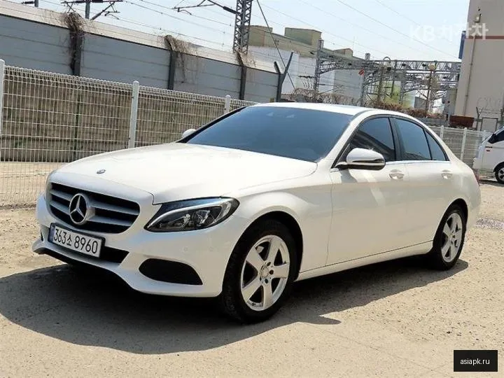 Mercedes-Benz C-Class 2