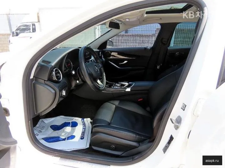 Mercedes-Benz C-Class 5