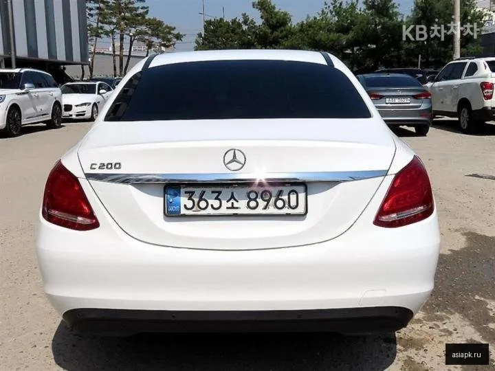 Mercedes-Benz C-Class 4