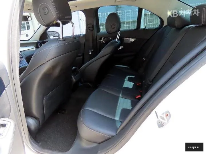 Mercedes-Benz C-Class 6