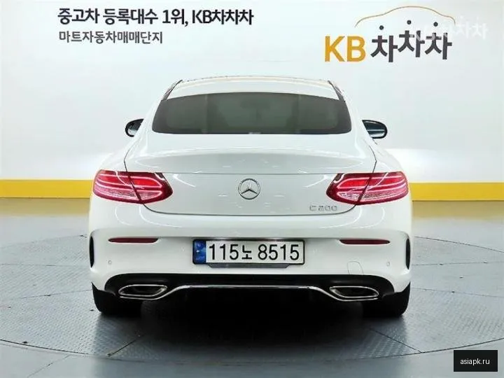 Mercedes-Benz C-Class 3