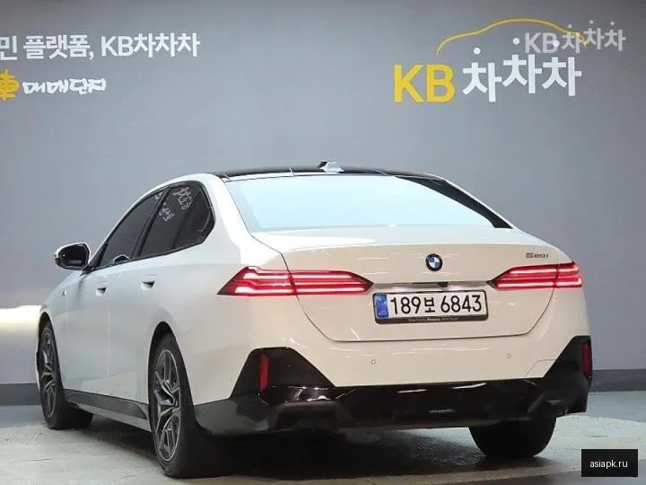 BMW 5-Series 4