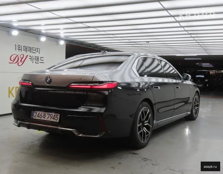 BMW 7-Series 4