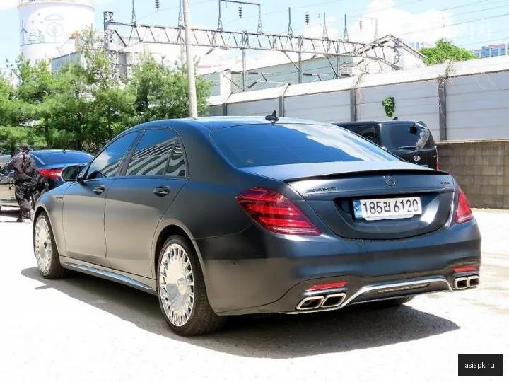 Mercedes-Benz S-Class 3