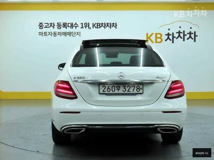 Mercedes-Benz E-Class 3