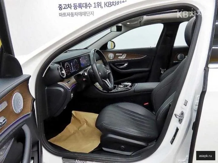 Mercedes-Benz E-Class 5